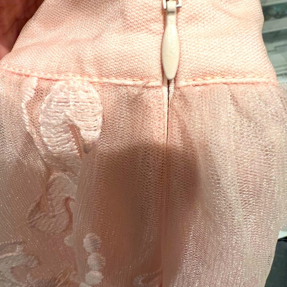 Chi Chi London lace full skirt with tulle underlay size petite 4 peach/pink - Picture 6 of 6